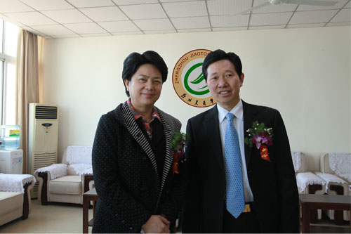 2011年3月,时任河南省委常委、宣传部部长、副省长孔玉芳在学校视察工作