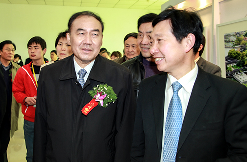 2011年4月,时任河南省人民政府副省长徐济超在学校视察工作