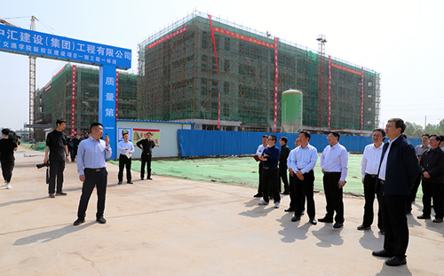 2018年4月,时任焦作市委书记王小平视察学校新校区建设