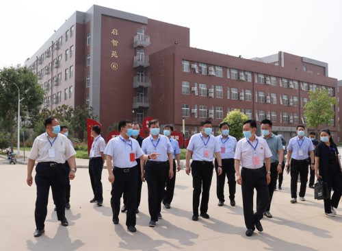 2022年6月,时任河南省教育厅副厅长刁玉华一行莅临学校检查指导工作