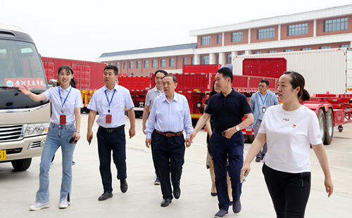 2021年6月,人社部原常务副部长杨志明莅临学校考察指导工作