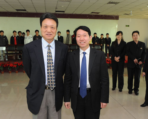 2009年3月,第十一届全国政协副主席陈宗兴莅临学校视察工作
