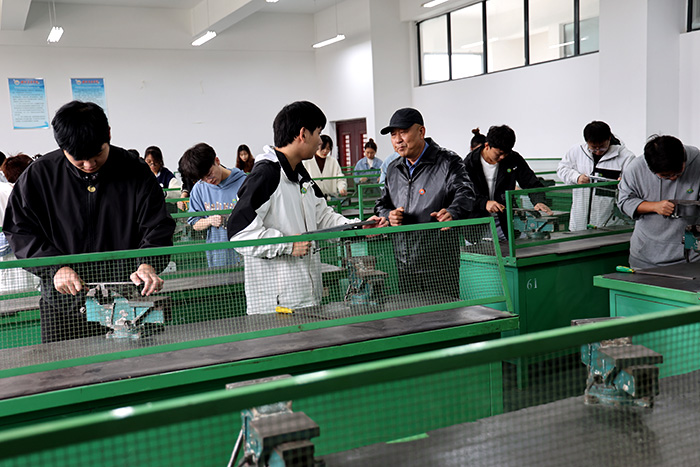 钳工与装配实验室